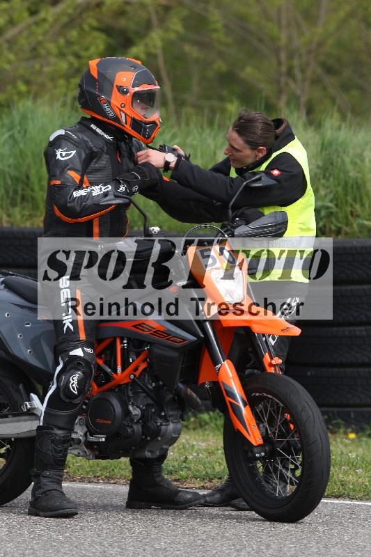 Archiv-2025/10 23.04.2025 Cornu Master School ADR/rot-rouge/50